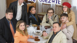 Uderz w stół, a rodzina się odezwie – komedia Teatru Muzycznego Pod Pretekstem